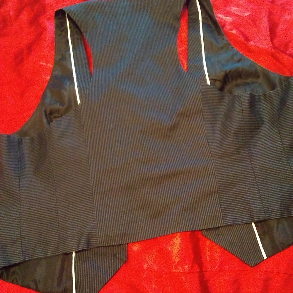 Vest - Picture 2 of 5